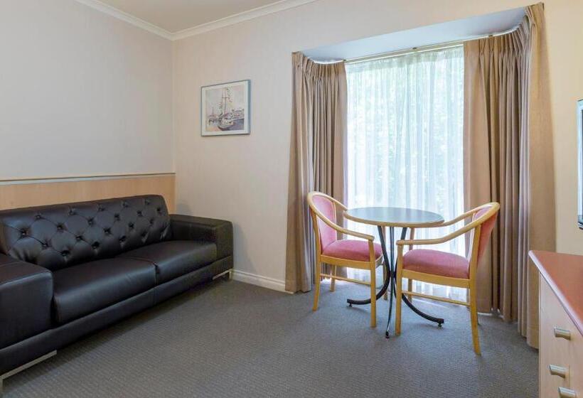 스탠다드 룸 킹사이즈 침대, The Waverley International