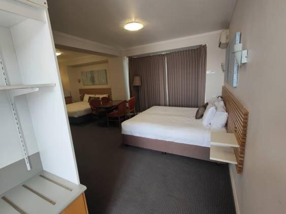 패밀리 룸, The Waverley International