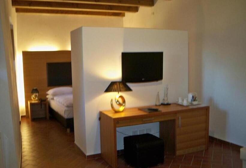 جناح جونيور, Relais Palazzo Lodron