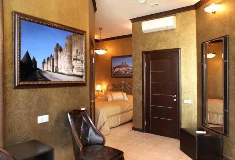 Номер Стандарт, Triumph Palace Boutique Hotel