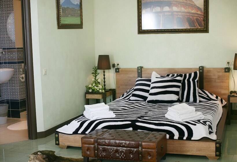 Номер Стандарт, Triumph Palace Boutique Hotel