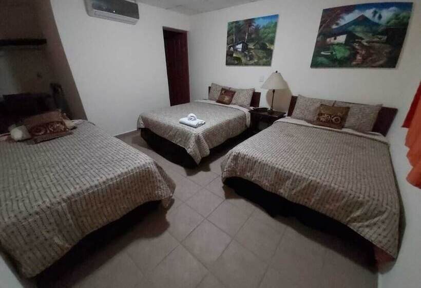 اتاق استاندارد سه نفره, Villa Angelo