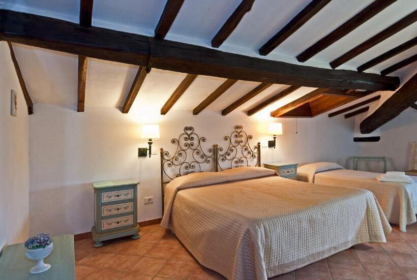 Chambre Quadruple Standard, Villa Cheli