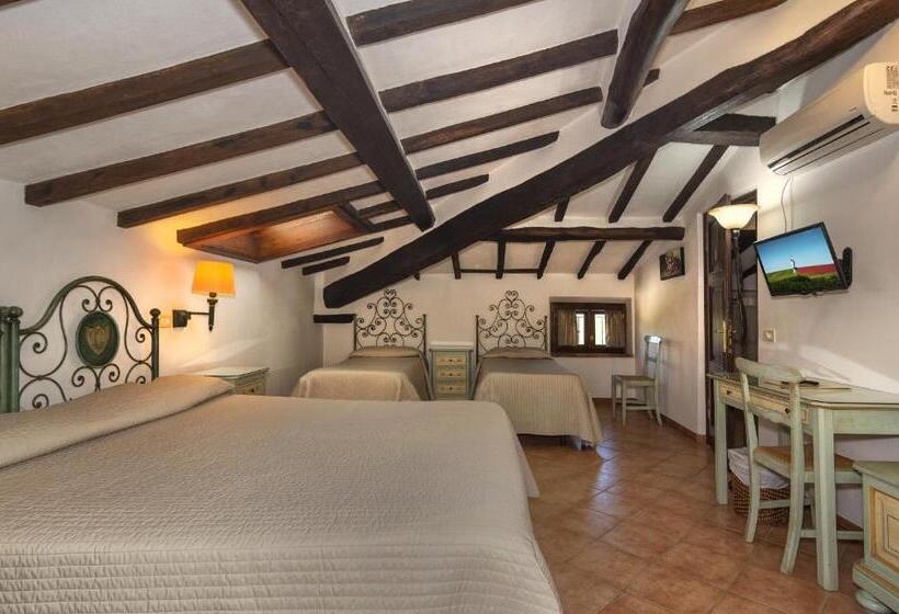 Chambre Quadruple Standard, Villa Cheli