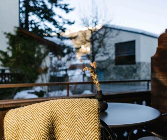 סוויטת ג'וניור עם מרפסת, Seven Alpina Boutique