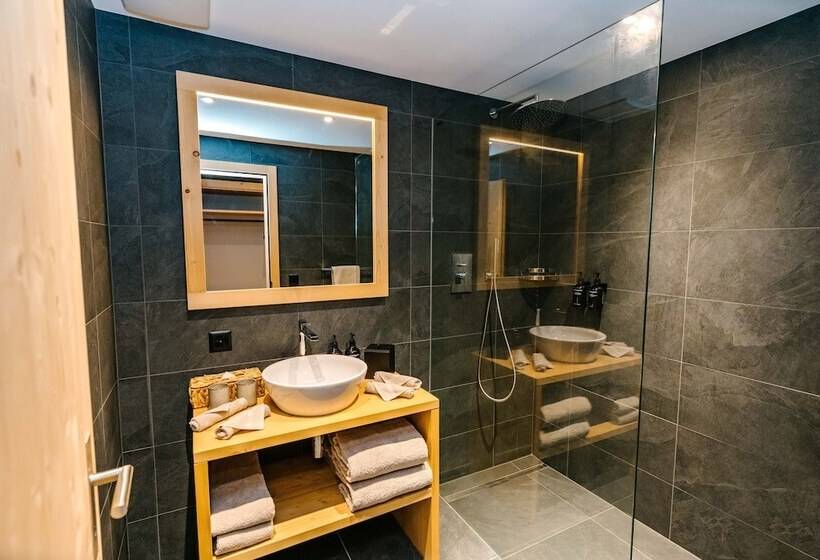 סוויטה משפחתית, Seven Alpina Boutique