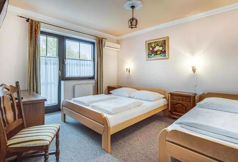 اتاق راحتی سه تخته, Garni Hotel Terano