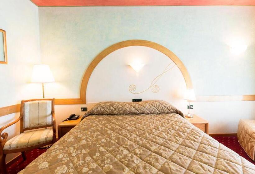 Superior room with lake view, Aquila D Oro Desenzano