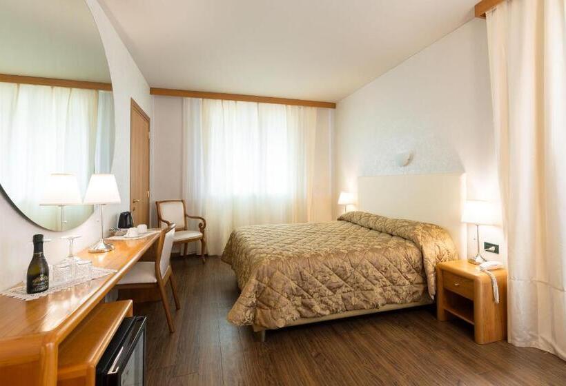 Номер Стандарт с Террасой, Aquila D Oro Desenzano