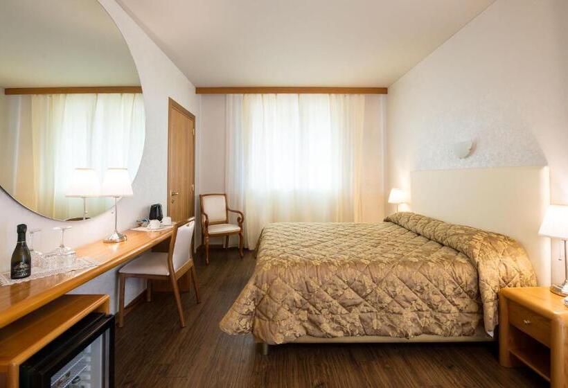 Номер Стандарт с Террасой, Aquila D Oro Desenzano