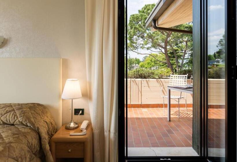 Номер Стандарт с Террасой, Aquila D Oro Desenzano