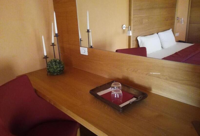 غرفة سوبيريور ثلاثية, Borgo Ronchetto