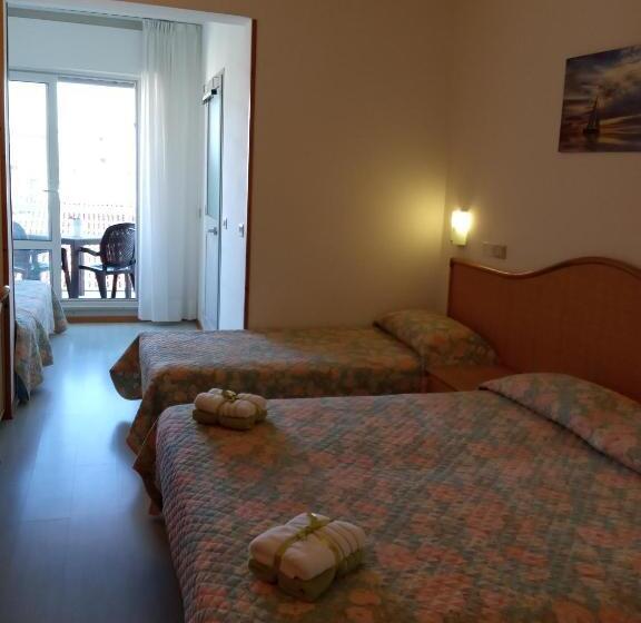 4 Bett Standardzimmer, Capri
