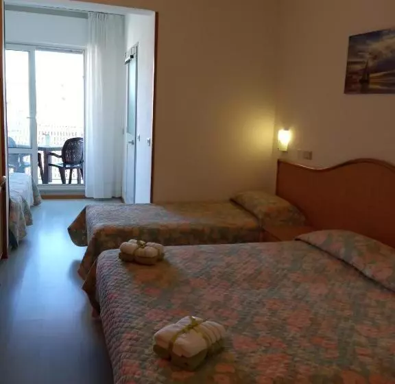 اتاق استاندارد چهار تخته, Capri