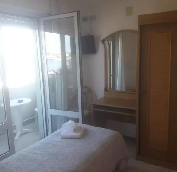 اتاق اکونومی یک تخته, Capri