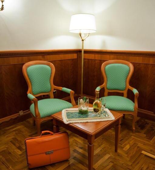 חדר סטנדרט לארבעה, Capys