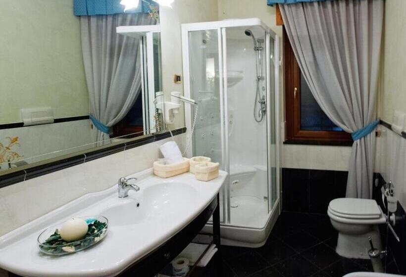 חדר סטנדרט לארבעה, Capys