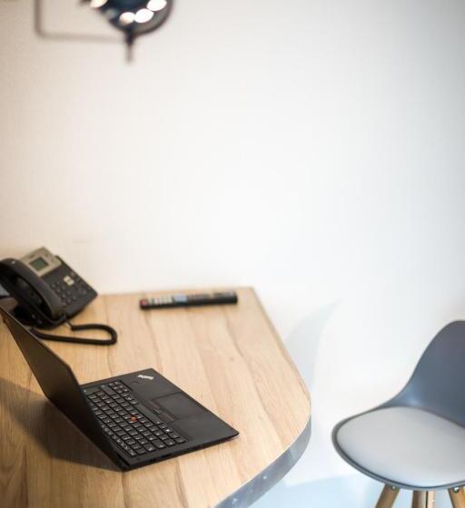 غرفة قياسية فردية, Carre Pau Airport