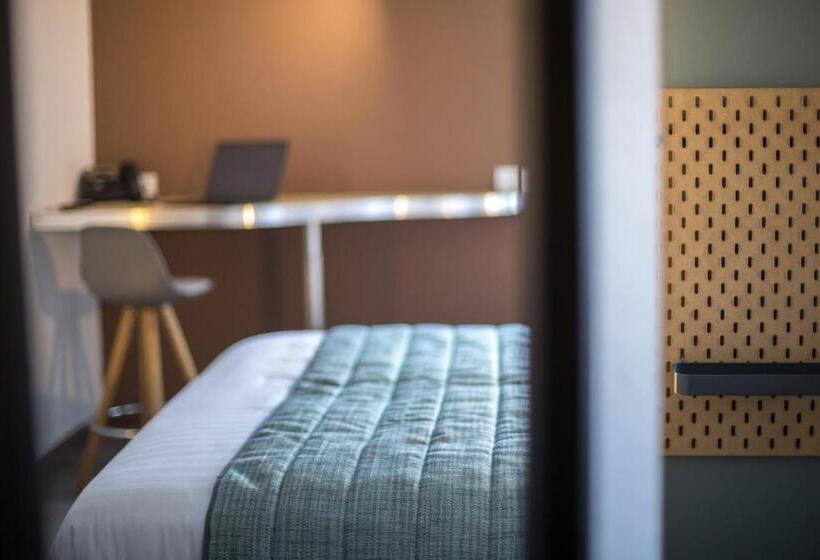 غرفة ديلوكس سرير كينج, Carre Pau Airport