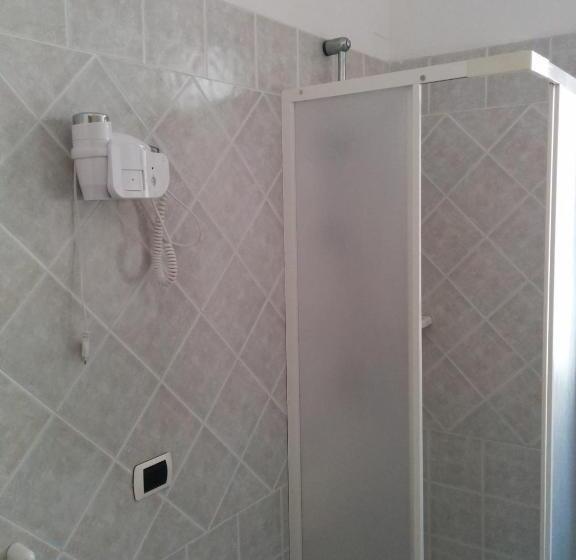 غرفة قياسية فردية, Cavour