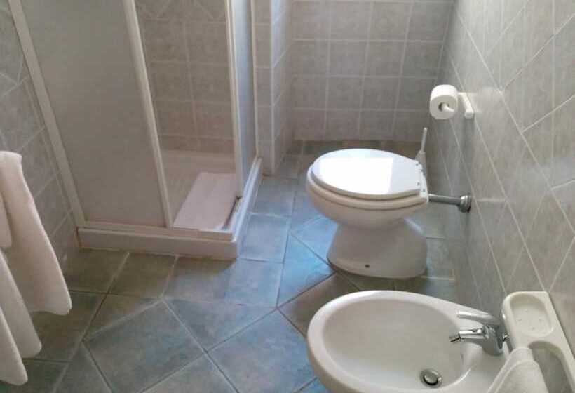 غرفة قياسية رباعية, Cavour