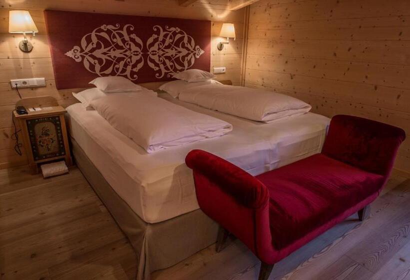 סוויטת ג'וניור, Ciasa Salares