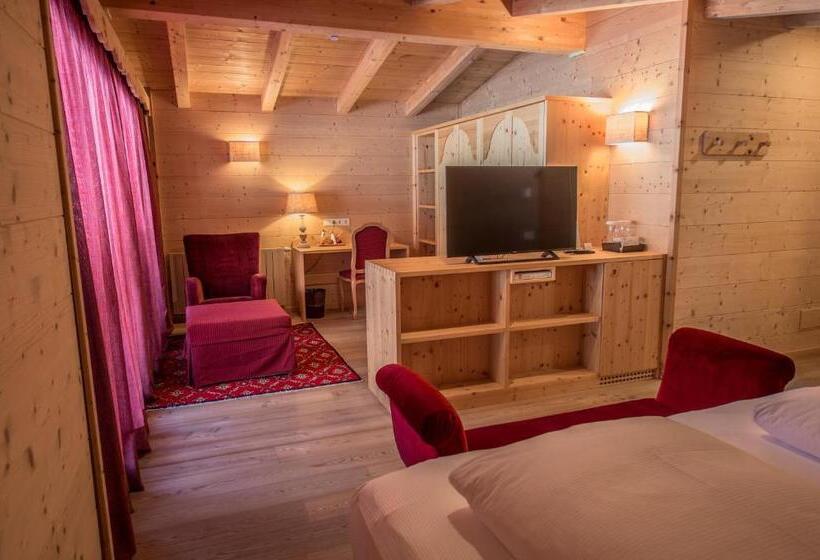 סוויטת ג'וניור, Ciasa Salares