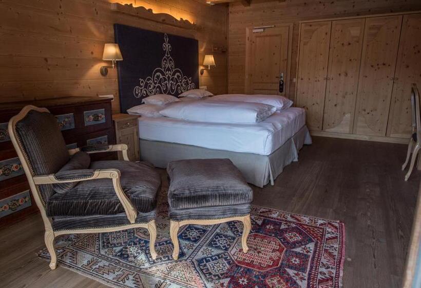 סוויטת ג'וניור, Ciasa Salares