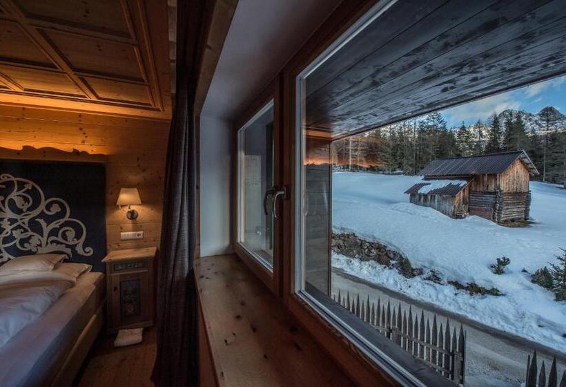 סוויטה דלוקס, Ciasa Salares