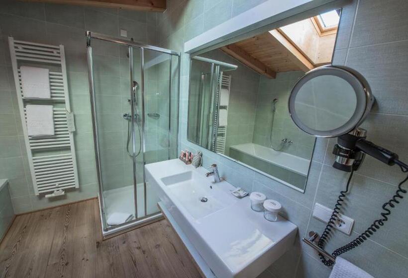 סוויטה דלוקס, Ciasa Salares