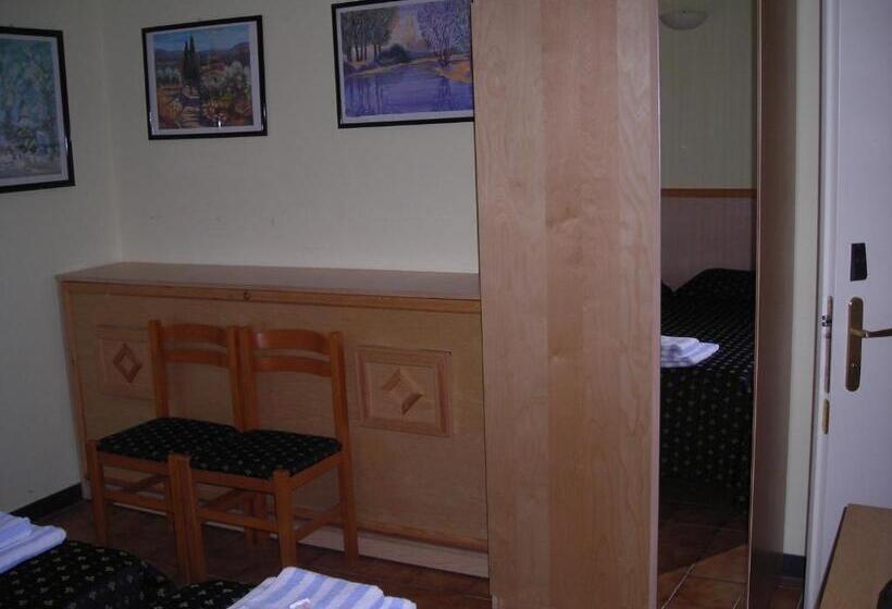 غرفة قياسية ثلاثية, Delle Mimose