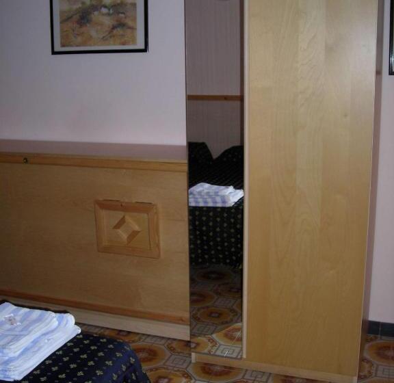 غرفة قياسية ثلاثية, Delle Mimose