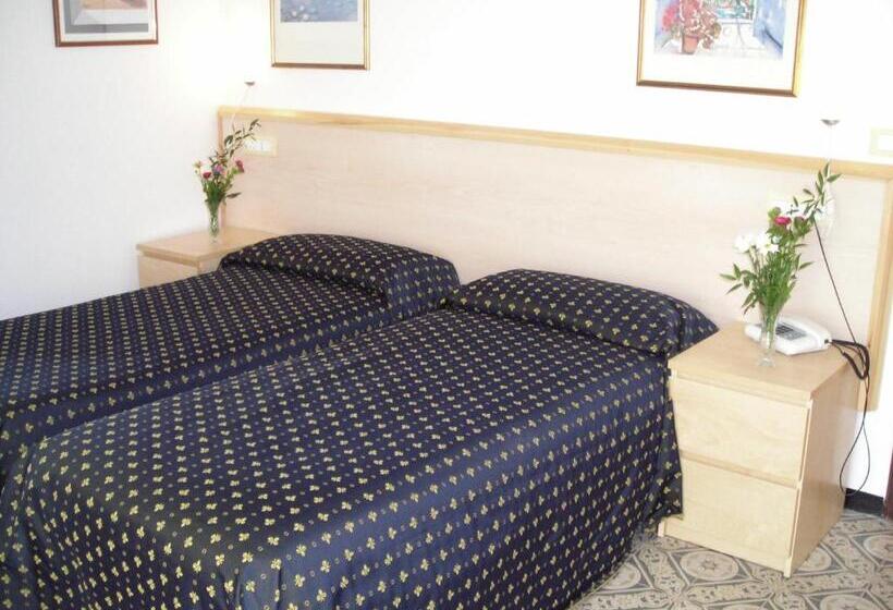 غرفة قياسية ثلاثية, Delle Mimose