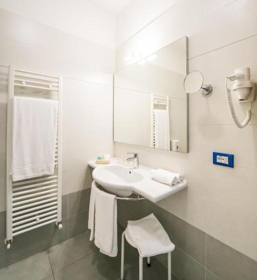 高级三人间, Eden Garda