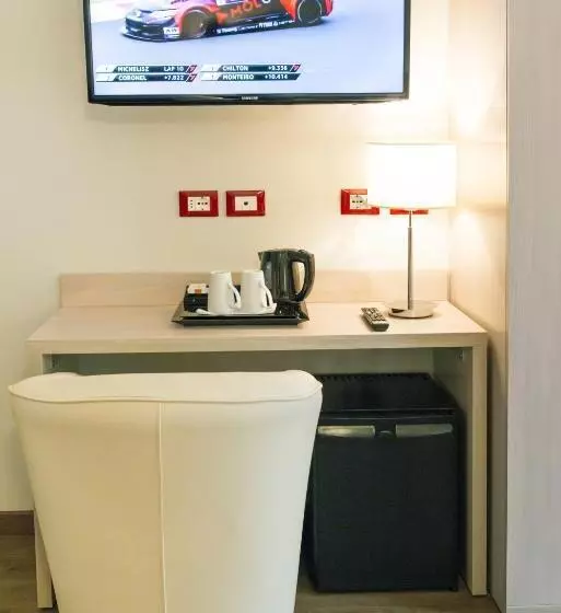 Deluxe Neljän Hengen Huone, Eden Garda