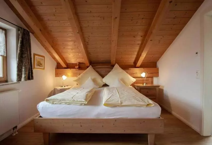 سوییت جونیور, Ferienhaus Fux