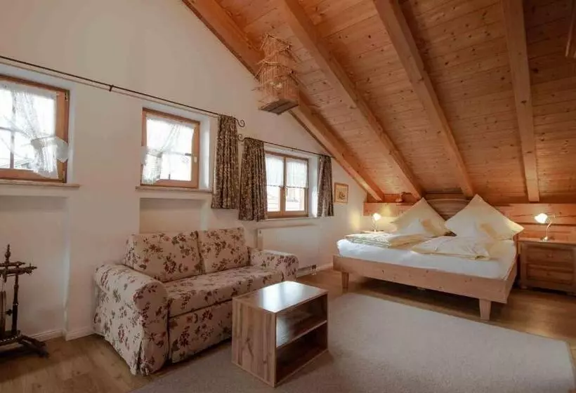 سوییت جونیور, Ferienhaus Fux