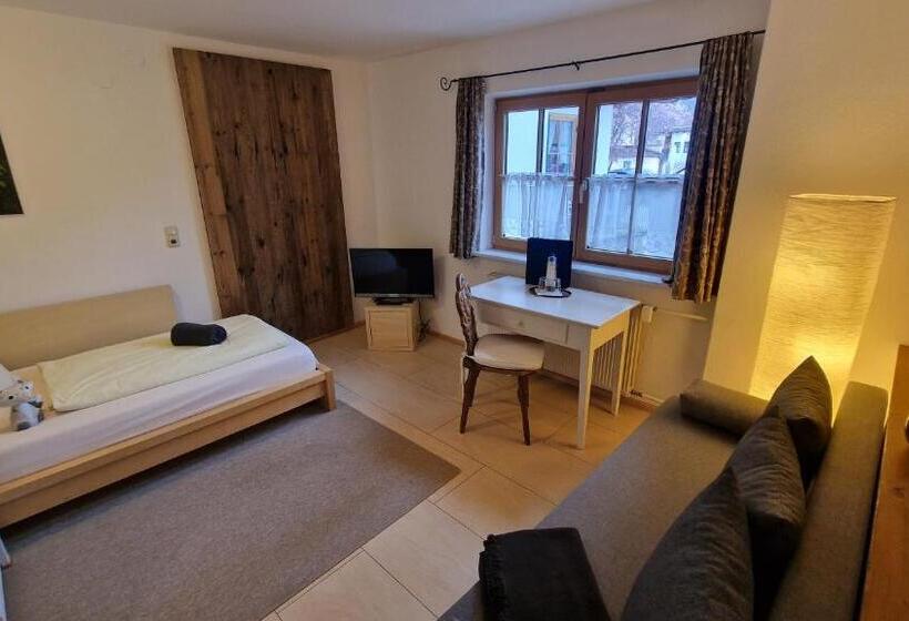 经济房, Ferienhaus Fux