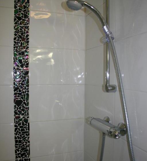 اتاق خانوادگی, Hôtel De Perros, The Originals Boutique