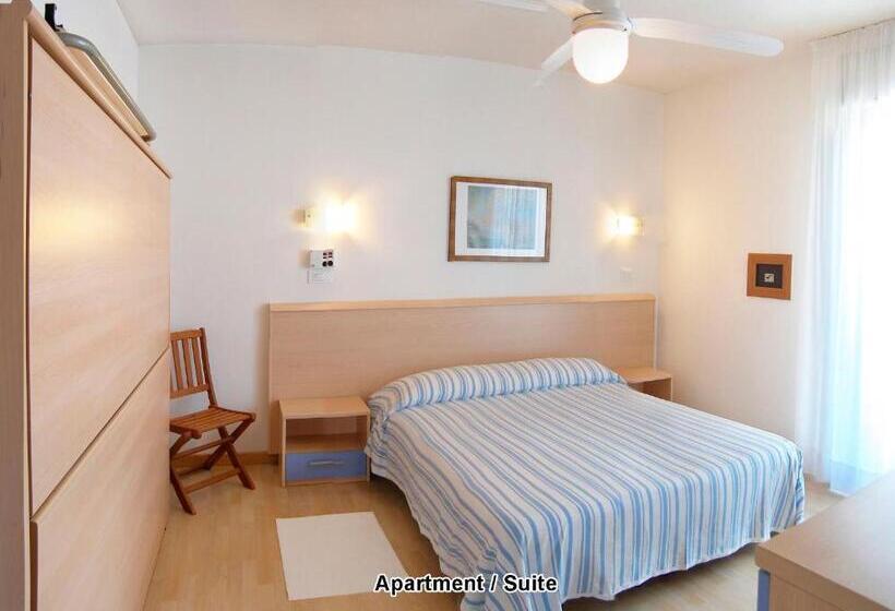 اتاق استاندارد چهارنفره با بالکن, La Brezza Frontemare