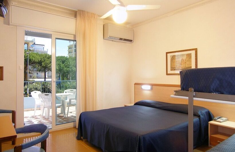 اتاق استاندارد سه نفره با چشم‌انداز کنار دریا, La Brezza Frontemare