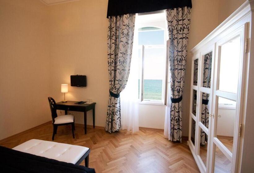 Номер Стандарт Вид на Море, Lido