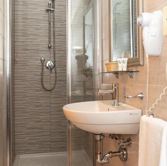 Трежместный Номер Economy, Nazionale