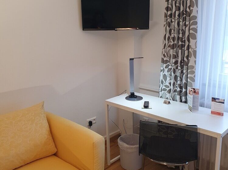 스탠다드 룸, Neuenfels