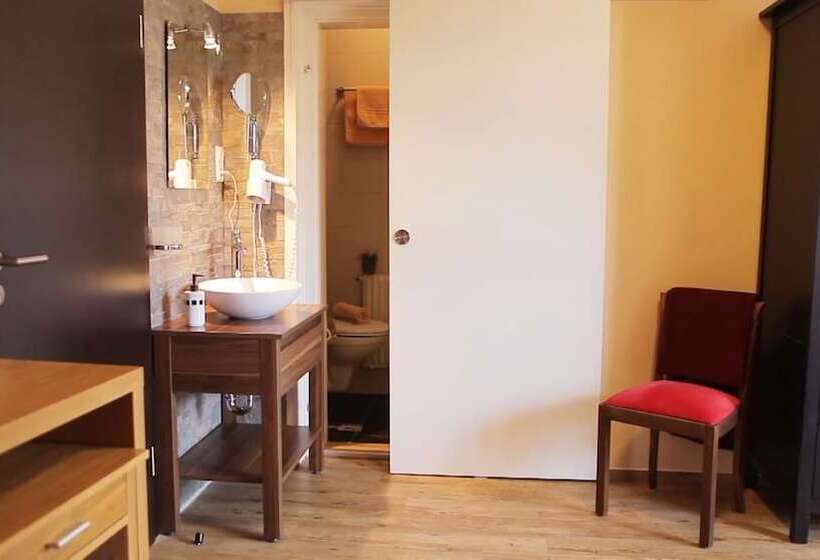 스탠다드 룸, Neuenfels