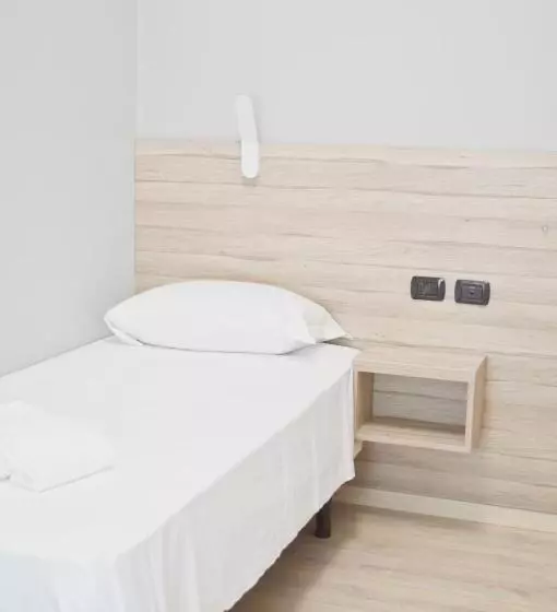اتاق استاندارد یک نفره, Miu