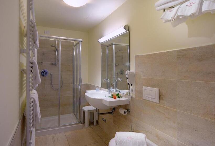 غرفة قياسية ثلاثية, San Francesco