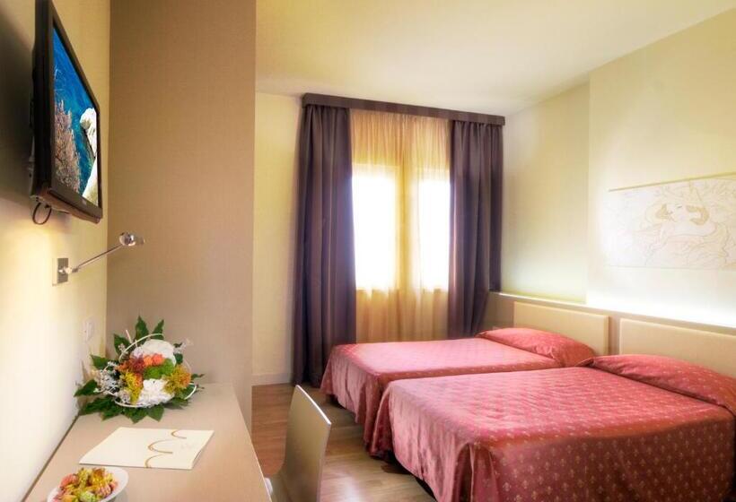 غرفة قياسية ثلاثية, San Francesco