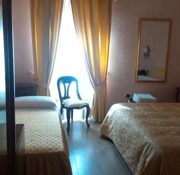 اتاق استاندارد سه نفره, Sant'agostino