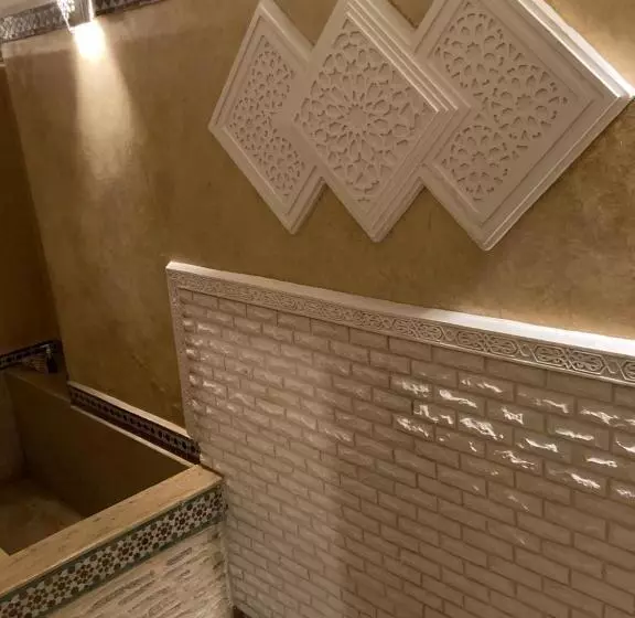 سوییت سوپریور, Riad Felloussia
